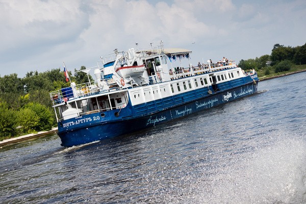 Теплоход Порт Артур в Москве